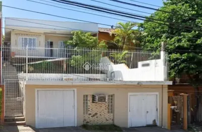 Casa com 3 quartos à venda na rua doutor barbosa gonçalves, 41, chácara das pedras, porto alegre, 141 m2 por r$ 900.000