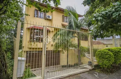 Casa em condomínio fechado com 3 quartos à venda na rua caieira, 433, medianeira, porto alegre, 221 m2 por r$ 659.000