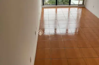 Sala comercial à venda na rua botafogo, 1462, menino deus, porto alegre, 26 m2 por r$ 135.000