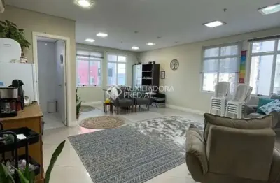 Sala comercial à venda na avenida getúlio vargas, 901, menino deus, porto alegre, 42 m2 por r$ 315.000