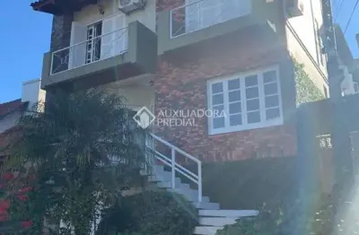 Casa em condomínio fechado com 4 quartos à venda na rua professor antônio josé remião, 15, espírito santo, porto alegre, 300 m2 por r$ 788.000