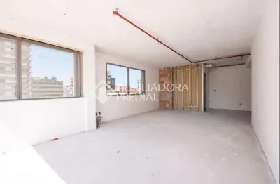 Sala comercial à venda na avenida independência, 1183, independência, porto alegre, 44 m2 por r$ 620.000