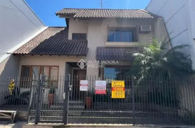 Casa com 3 quartos à venda na rua tiradentes, 824, centro, são sebastião do caí, 172 m2 por r$ 645.000