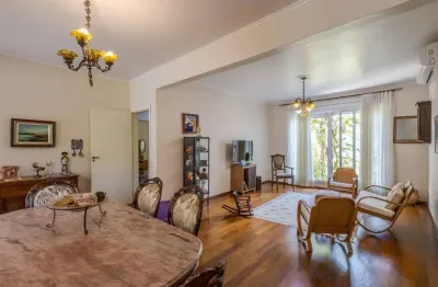 Casa com 3 quartos à venda na rua riveira, 485, petrópolis, porto alegre, 241 m2 por r$ 1.500.000