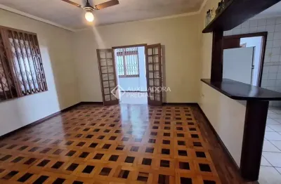 Casa com 3 quartos à venda na rua mariz e barros, 457, petrópolis, porto alegre, 239 m2 por r$ 965.000