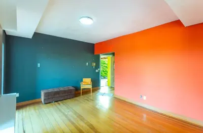 Casa com 4 quartos à venda na rua goitacaz, 349, vila assunção, porto alegre, 380 m2 por r$ 1.300.000