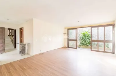 Casa com 3 quartos à venda na rua leopoldo bettiol, 468, jardim itu sabará, porto alegre, 263 m2 por r$ 1.510.000