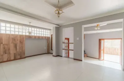 Casa com 4 quartos à venda na rua lindolfo color, 133, medianeira, porto alegre, 336 m2 por r$ 665.000