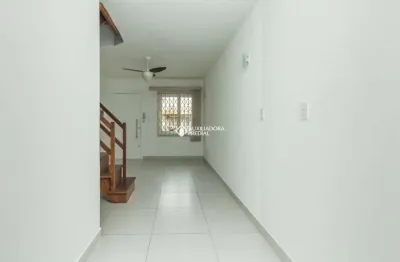 Casa em condomínio fechado com 2 quartos à venda na rua ney da gama ahrends, 179, protásio alves, porto alegre, 79 m2 por r$ 262.000