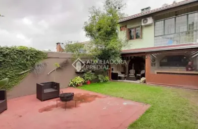 Casa com 3 quartos à venda na rua atlântida, 85, ipanema, porto alegre, 330 m2 por r$ 1.115.000