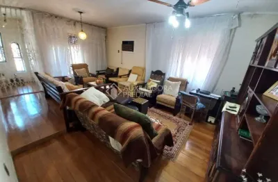 Casa em condomínio fechado com 4 quartos à venda na rua saudável, 061, medianeira, porto alegre, 309 m2 por r$ 980.000
