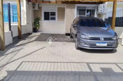 Casa com 2 quartos à venda na rua sete mil e quatorze, 94, restinga, porto alegre, 70 m2 por r$ 299.000