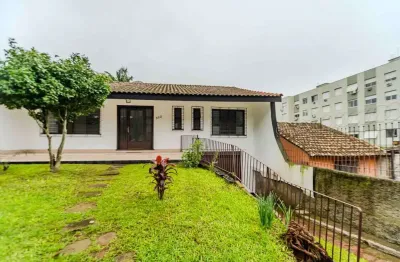 Casa com 3 quartos à venda na rua nunes, 302, medianeira, porto alegre, 401 m2 por r$ 950.000