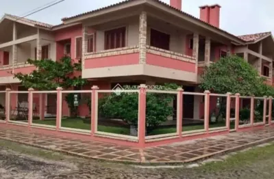 Casa em condomínio fechado com 2 quartos à venda na rua rio carreiro, 771, centro, xangri-lá, 96 m2 por r$ 660.000