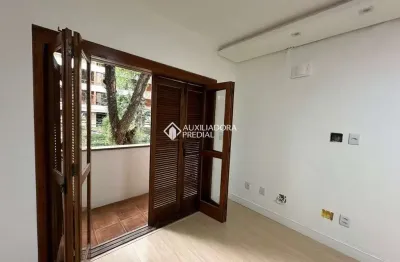 Apartamento com 2 quartos à venda na rua marquês do pombal, 284, moinhos de vento, porto alegre, 111 m2 por r$ 535.000