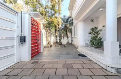 Casa com 4 quartos à venda na rua professor juvenal miler, 82, rio branco, porto alegre, 289 m2 por r$ 2.500.000