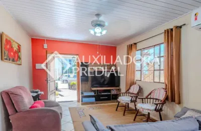 Casa com 2 quartos à venda na rua teotônia, 273, camaquã, porto alegre, 132 m2 por r$ 500.000