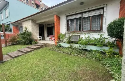 Casa com 3 quartos à venda na rua portugal, 539, são joão, porto alegre, 190 m2 por r$ 790.000
