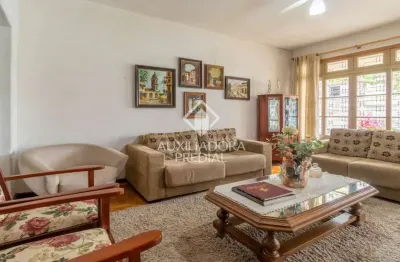 Casa com 3 quartos à venda na avenida pernambuco, 2728, navegantes, porto alegre, 300 m2 por r$ 955.000
