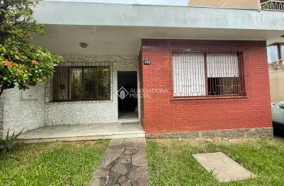Casa com 3 quartos à venda na rua doutor ernesto ludwig, 340, chácara das pedras, porto alegre, 225 m2 por r$ 700.000