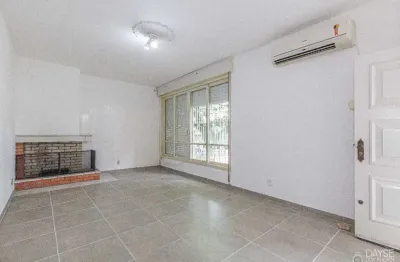 Casa com 3 quartos à venda na travessa porto príncipe, 26, jardim lindóia, porto alegre, 180 m2 por r$ 699.000