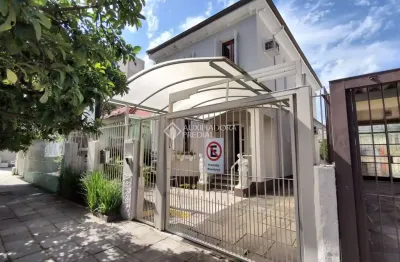 Casa com 3 quartos à venda na rua antenor lemos, 56, menino deus, porto alegre, 148 m2 por r$ 1.100.000