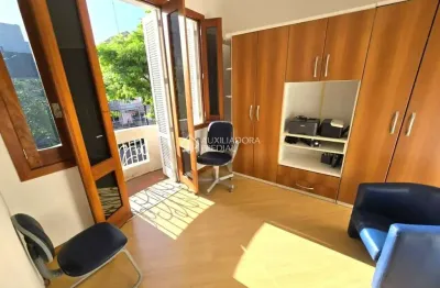 Casa com 3 quartos à venda na rua antenor lemos, 56, menino deus, porto alegre, 148 m2 por r$ 1.100.000