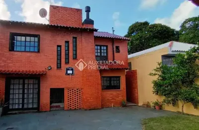 Casa com 3 quartos à venda na avenida marquês de souza, 119, jardim são pedro, porto alegre, 280 m2 por r$ 950.000