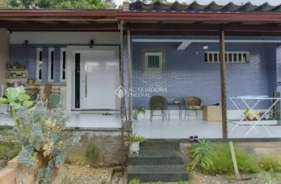 Casa com 3 quartos à venda na beco antônio carvalho, 2349, jardim carvalho, porto alegre, 300 m2 por r$ 1.200.000