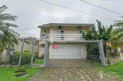 Casa com 3 quartos à venda na avenida ipê, 751, vila jardim, porto alegre, 285 m2 por r$ 620.000