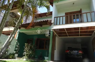 Casa em condomínio fechado com 3 quartos à venda na rua márcio dias, 176, nonoai, porto alegre, 317 m2 por r$ 850.000