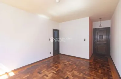 Apartamento com 3 quartos para alugar na rua coronel fernando machado, 761, centro histórico, porto alegre, 110 m2 por r$ 2.350