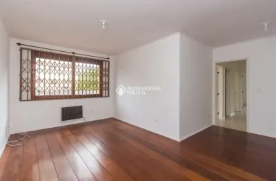 Apartamento com 3 quartos para alugar na rua general souza doca, 100, petrópolis, porto alegre, 103 m2 por r$ 1.650