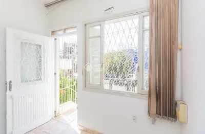 Casa em condomínio fechado com 2 quartos para alugar na avenida caçapava, 151, petrópolis, porto alegre, 128 m2 por r$ 2.900