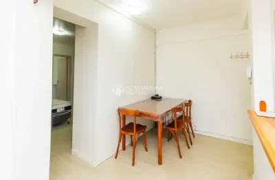 Apartamento com 1 quarto para alugar na rua riachuelo, 547, centro histórico, porto alegre, 32 m2 por r$ 1.500