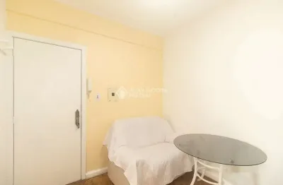 Apartamento com 1 quarto para alugar na Avenida Borges de Medeiros, 708, Centro Histórico, Porto Alegre, 56 m2 por R$ 1.200