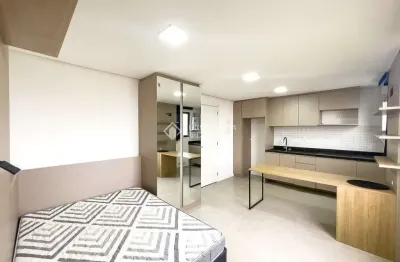 Loft com 1 quarto para alugar na avenida joão pessoa, 775, centro histórico, porto alegre, 33 m2 por r$ 2.250