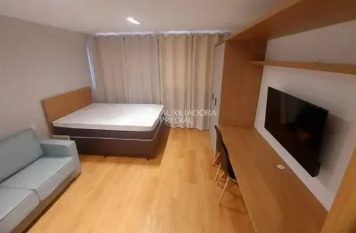 Loft com 1 quarto para alugar na rua professor duplan, 50, rio branco, porto alegre, 25 m2 por r$ 2.800