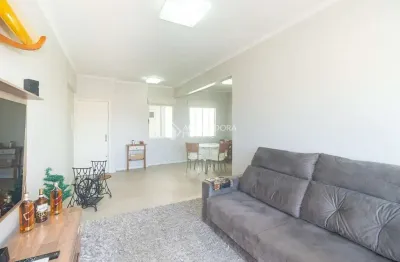 Apartamento com 3 quartos para alugar na rua duque de caxias, 1531, centro histórico, porto alegre, 101 m2 por r$ 3.500