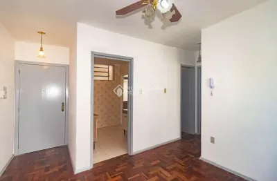 Apartamento com 2 quartos para alugar na rua nunes, 555, medianeira, porto alegre, 52 m2 por r$ 900