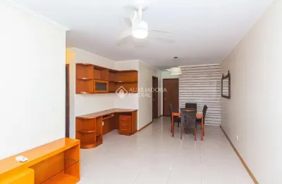 Apartamento com 2 quartos para alugar na rua dário pederneiras, 110, petrópolis, porto alegre, 72 m2 por r$ 3.500