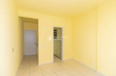 Kitnet / stúdio para alugar na avenida senador salgado filho, 327, centro histórico, porto alegre, 19 m2 por r$ 750