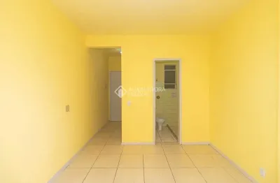 Kitnet / stúdio para alugar na avenida senador salgado filho, 327, centro histórico, porto alegre, 19 m2 por r$ 750