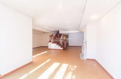 Casa em condomínio fechado com 4 quartos para alugar na avenida luiz manoel gonzaga, 769, três figueiras, porto alegre, 603 m2 por r$ 11.000