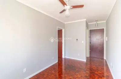 Apartamento com 1 quarto para alugar na avenida arnaldo bohrer, 119, teresópolis, porto alegre, 39 m2 por r$ 1.300