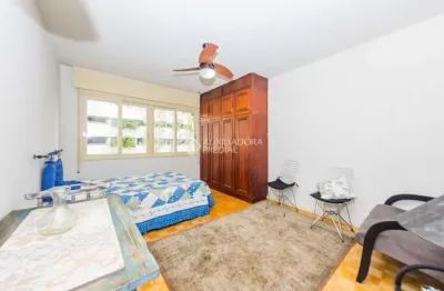 Apartamento com 1 quarto para alugar na rua santo antônio, 590, floresta, porto alegre, 31 m2 por r$ 1.700