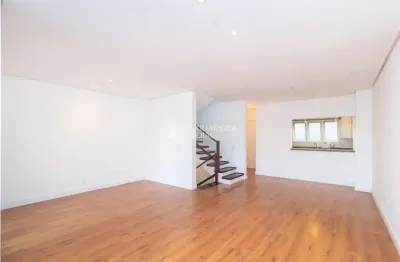 Casa em condomínio fechado com 3 quartos para alugar na avenida coronel marcos, 39, pedra redonda, porto alegre, 245 m2 por r$ 4.900