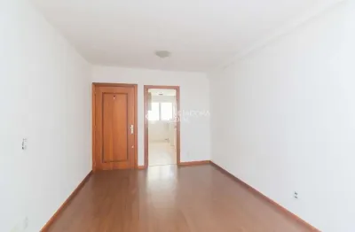 Apartamento com 1 quarto para alugar na avenida lavras, 598, petrópolis, porto alegre, 50 m2 por r$ 2.300