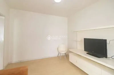 Apartamento com 4 quartos para alugar na rua general joão manoel, 609, centro histórico, porto alegre, 100 m2 por r$ 3.250