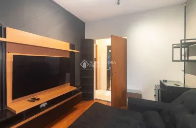 Apartamento com 2 quartos para alugar na rua duque de caxias, 769, centro histórico, porto alegre, 53 m2 por r$ 2.400